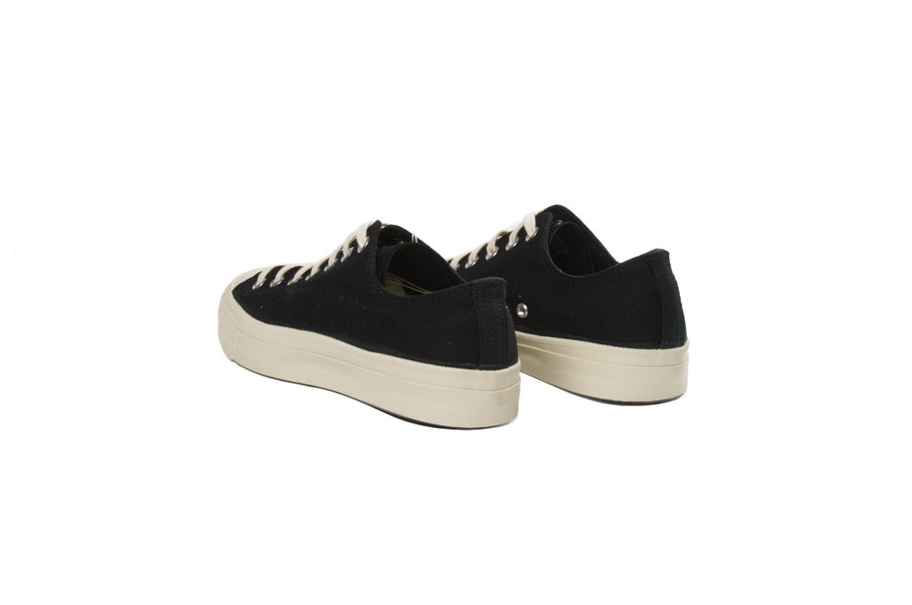 br_blk_sneakers_02-1025x680.jpg